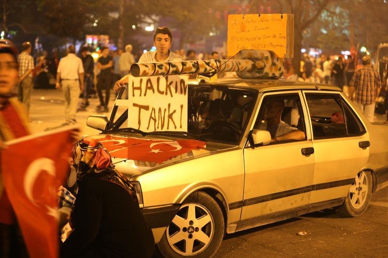 Meydanların en dikkat çeken pankartları 37