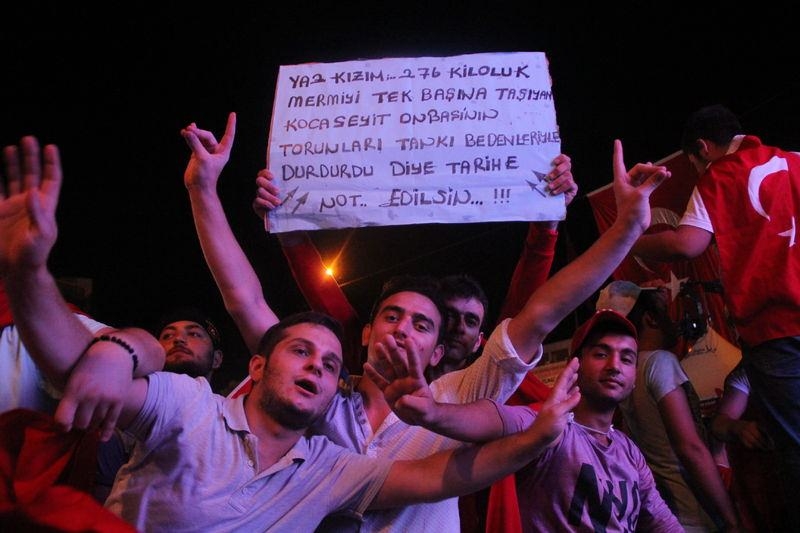 Meydanların en dikkat çeken pankartları 38