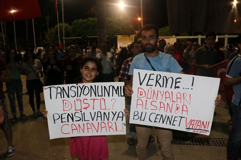 Meydanların en dikkat çeken pankartları 39