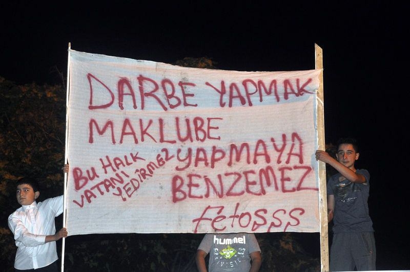 Meydanların en dikkat çeken pankartları 42