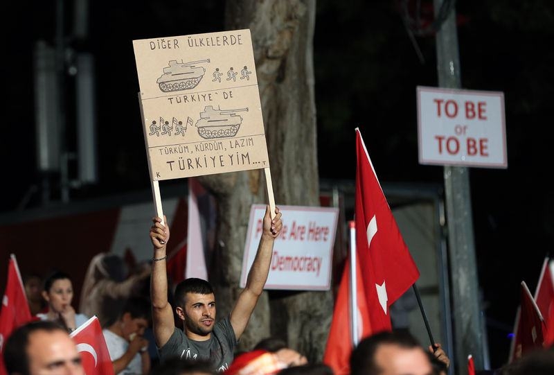 Meydanların en dikkat çeken pankartları 43