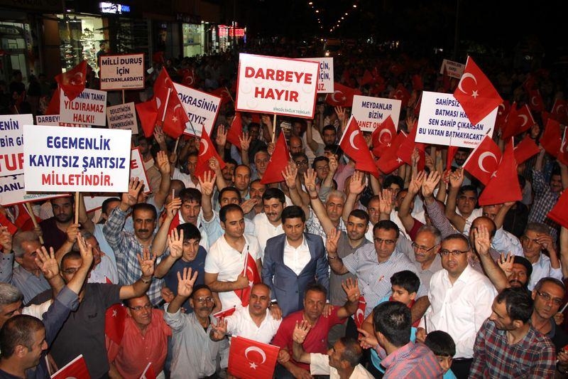 Meydanların en dikkat çeken pankartları 44