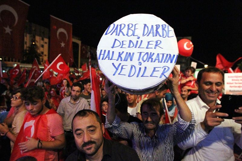 Meydanların en dikkat çeken pankartları 45