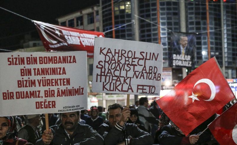 Meydanların en dikkat çeken pankartları 52