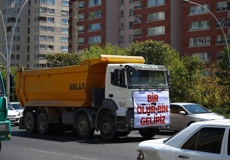 Meydanların en dikkat çeken pankartları 53