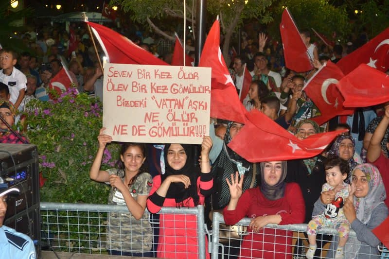 Meydanların en dikkat çeken pankartları 54