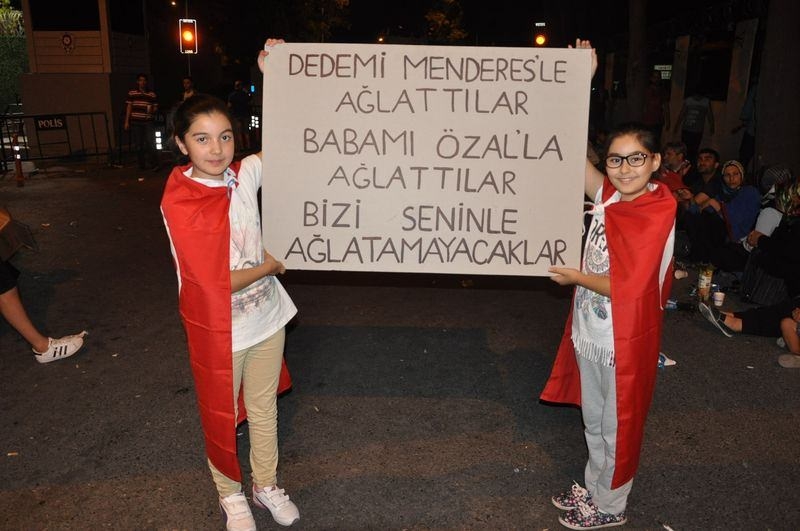 Meydanların en dikkat çeken pankartları 56