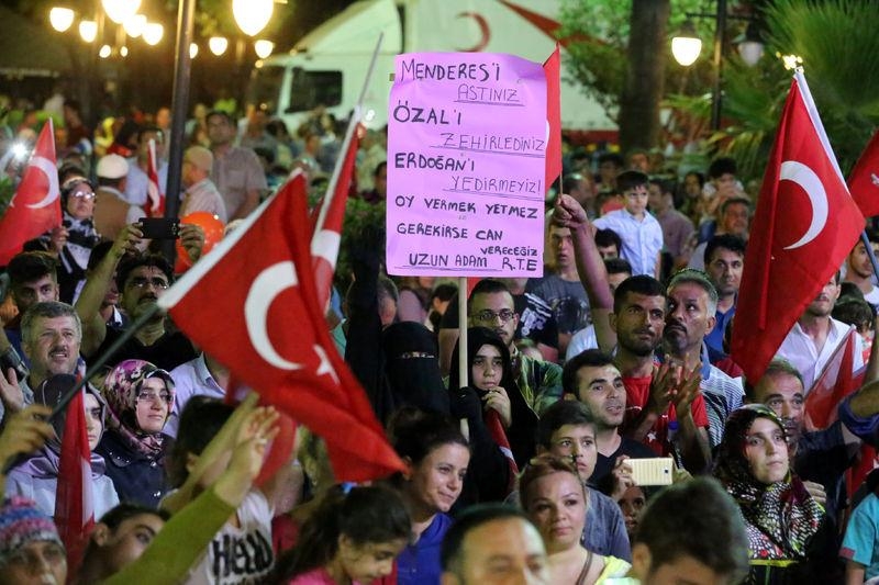 Meydanların en dikkat çeken pankartları 58