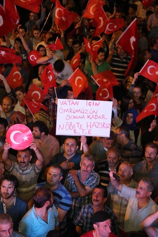 Meydanların en dikkat çeken pankartları 60