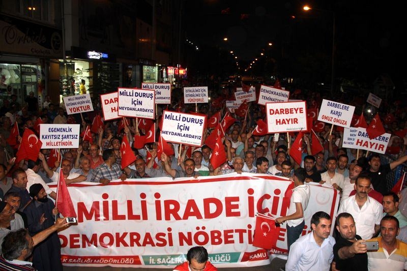 Meydanların en dikkat çeken pankartları 61