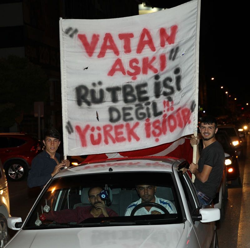 Meydanların en dikkat çeken pankartları 62