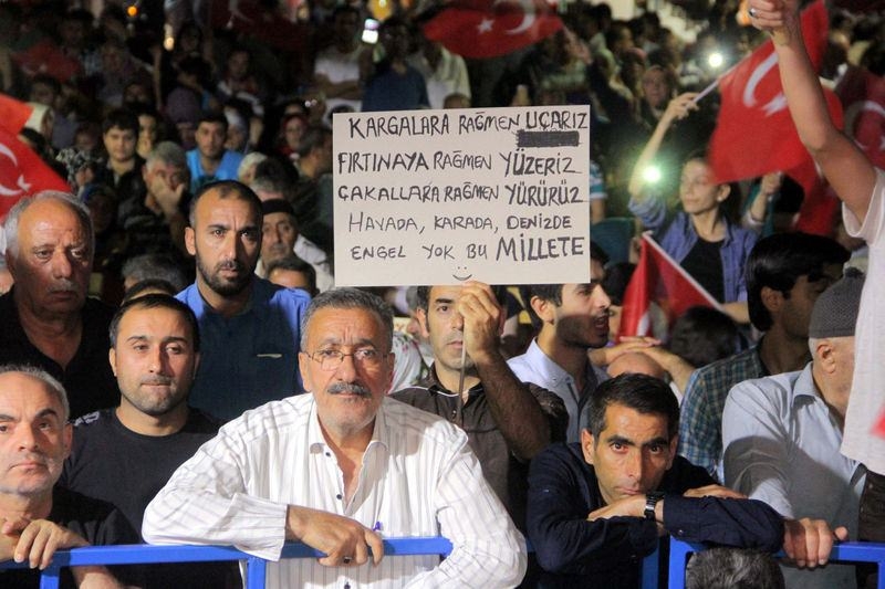 Meydanların en dikkat çeken pankartları 63