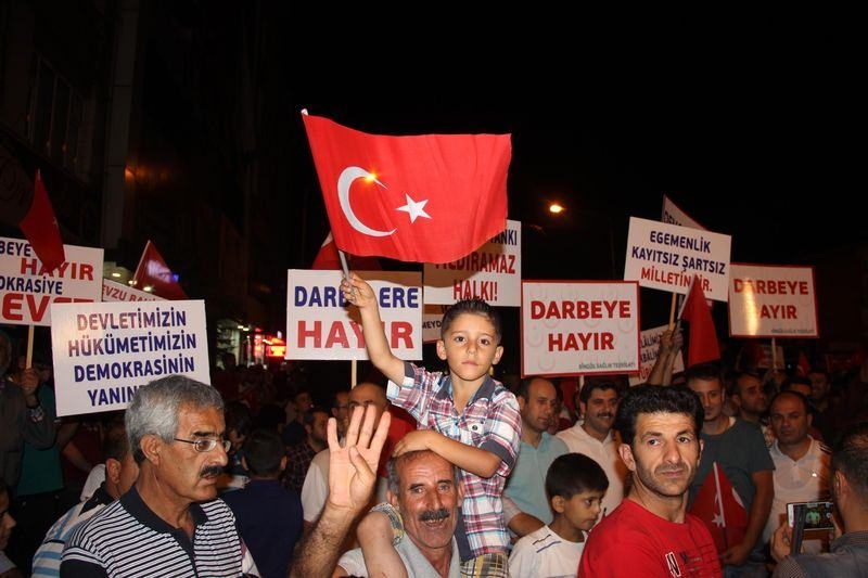 Meydanların en dikkat çeken pankartları 64