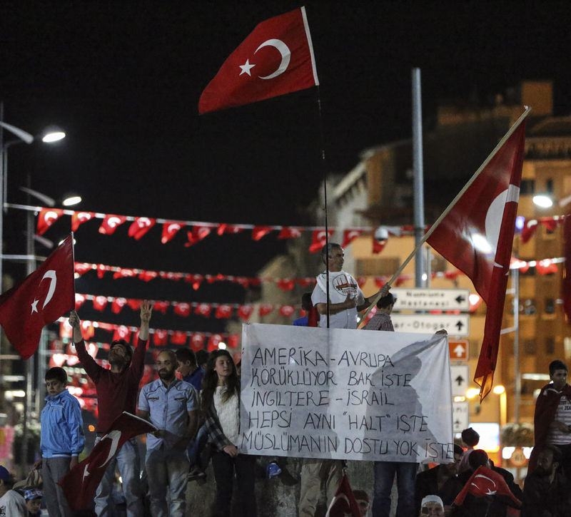 Meydanların en dikkat çeken pankartları 65