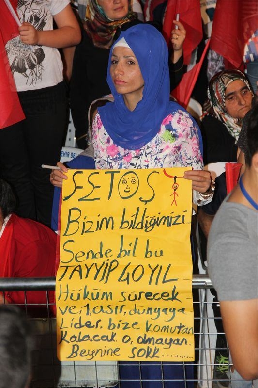 Meydanların en dikkat çeken pankartları 68