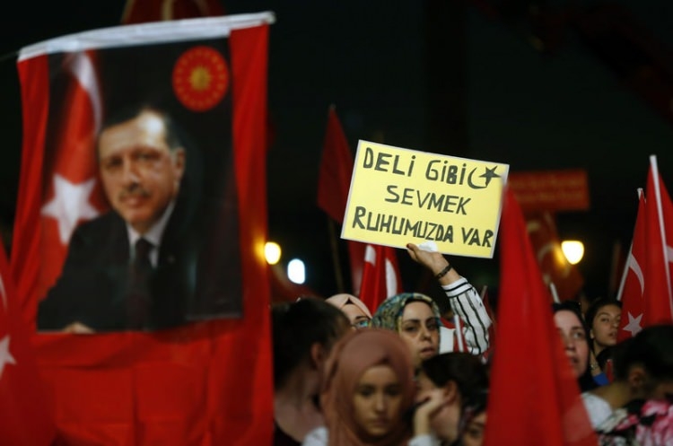 Meydanların en dikkat çeken pankartları 72