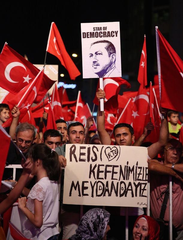 Meydanların en dikkat çeken pankartları 75