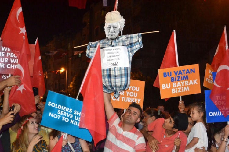 Meydanların en dikkat çeken pankartları 79