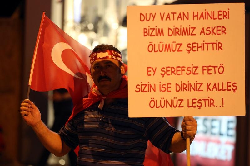 Meydanların en dikkat çeken pankartları 8