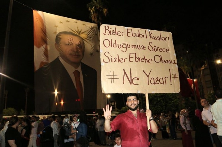 Meydanların en dikkat çeken pankartları 84