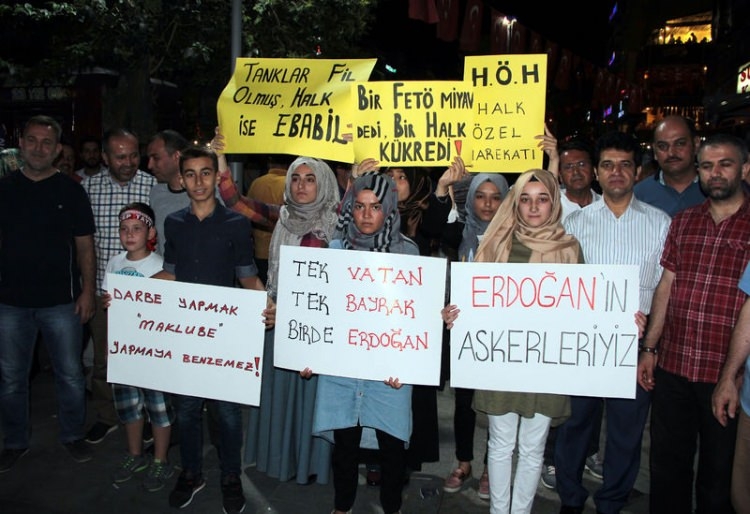 Meydanların en dikkat çeken pankartları 85