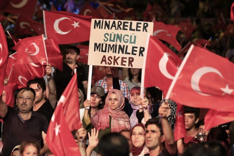 Meydanların en dikkat çeken pankartları 86