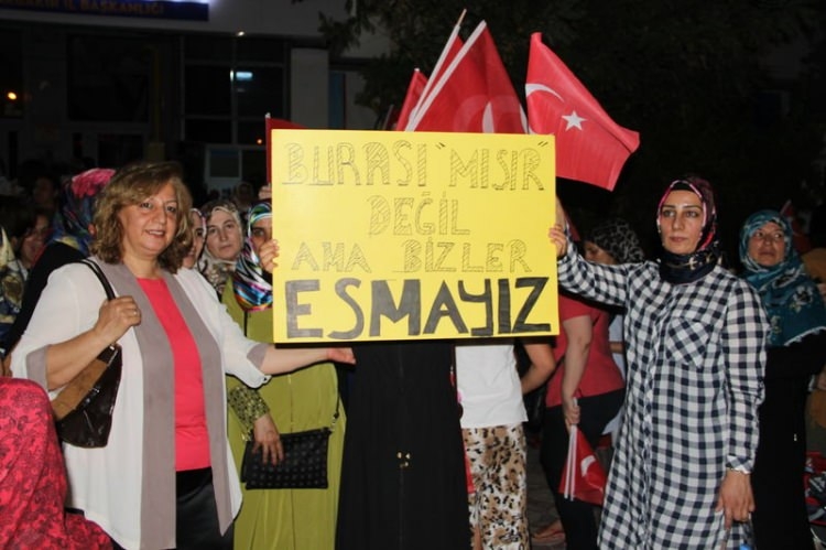 Meydanların en dikkat çeken pankartları 87