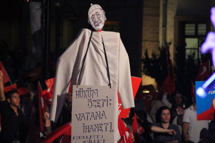 Meydanların en dikkat çeken pankartları 88