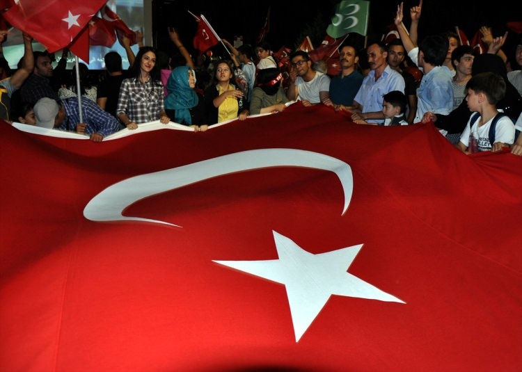 Meydanların en dikkat çeken pankartları 98