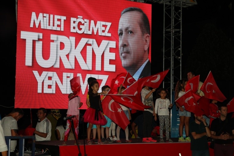 Meydanların en dikkat çeken pankartları 99