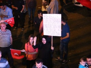 Meydanların en dikkat çeken pankartları