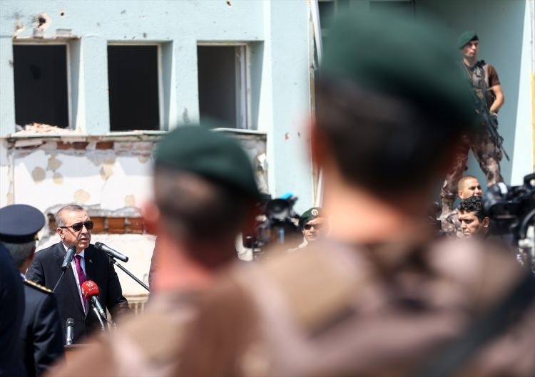 Erdoğan, Özel Harekat Daire Başkanlığı'nı ziyaret etti 21