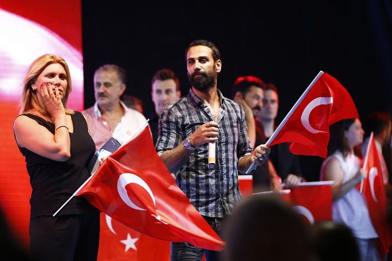 Demokrasi nöbetlerine katılan ünlüler 13