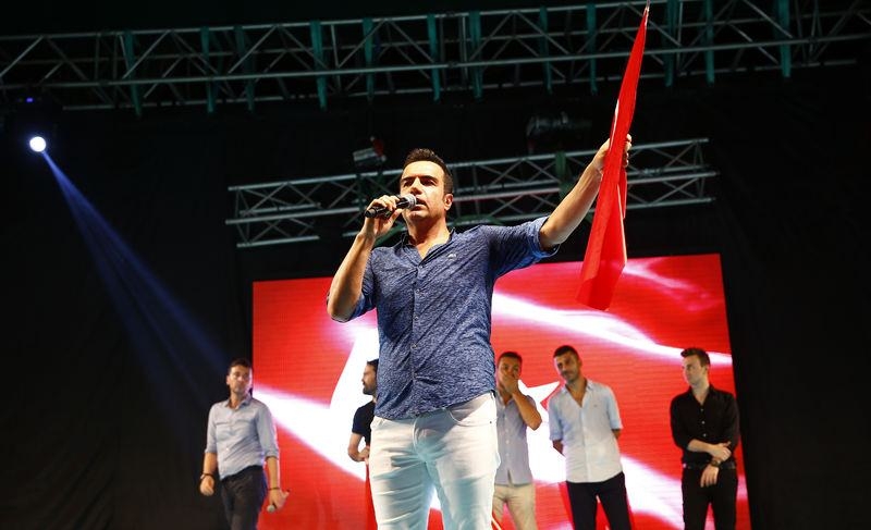 Demokrasi nöbetlerine katılan ünlüler 16