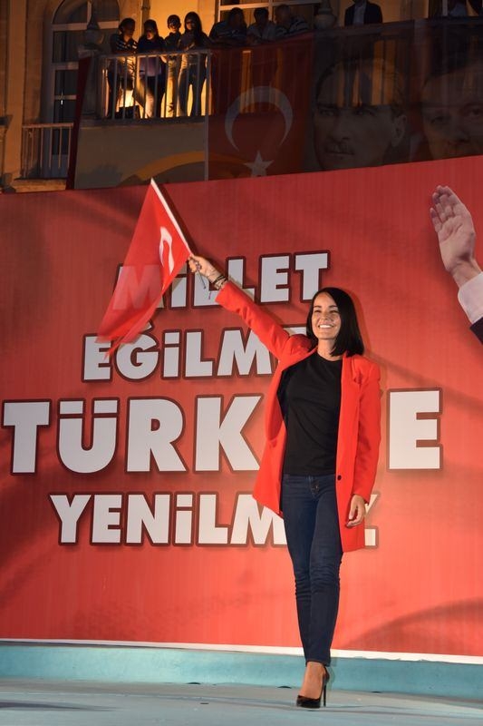 Demokrasi nöbetlerine katılan ünlüler 24