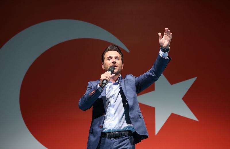 Demokrasi nöbetlerine katılan ünlüler 26