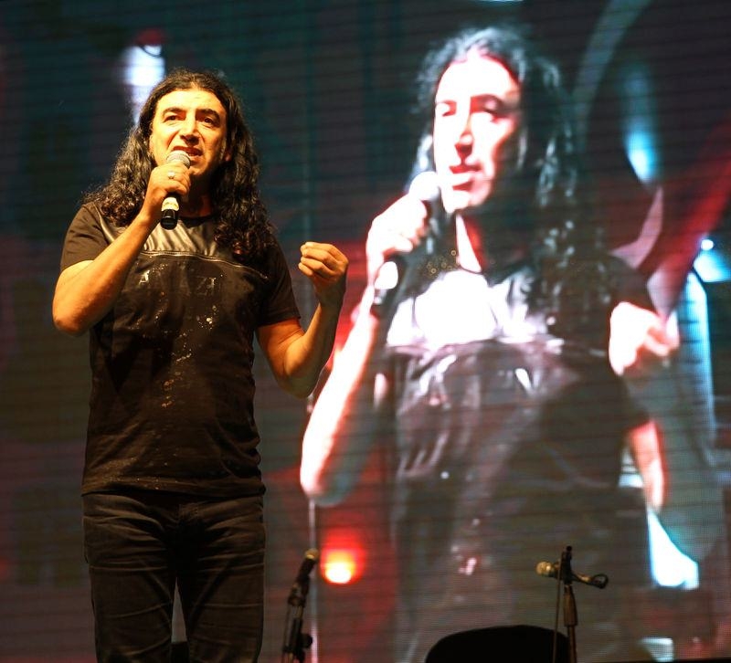 Demokrasi nöbetlerine katılan ünlüler 35