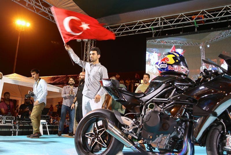 Demokrasi nöbetlerine katılan ünlüler 36