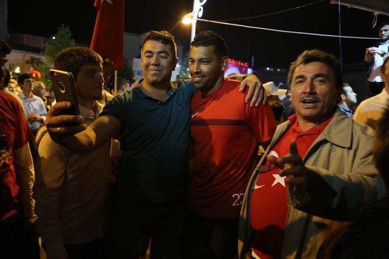 Demokrasi nöbetlerine katılan ünlüler 38