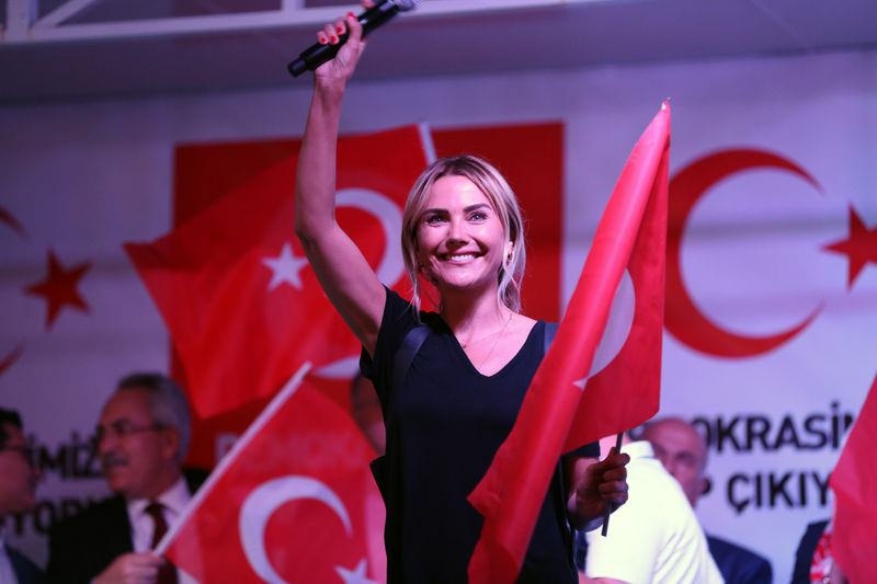 Demokrasi nöbetlerine katılan ünlüler 9