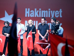 Demokrasi nöbetlerine katılan ünlüler