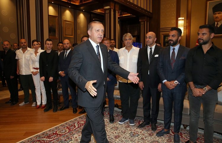 Erdoğan demokrasi nöbeti tutan ünlüleri kabul etti 7