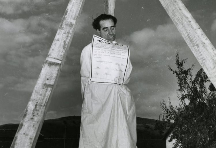 Türkiye siyaseti ve darbeler 40