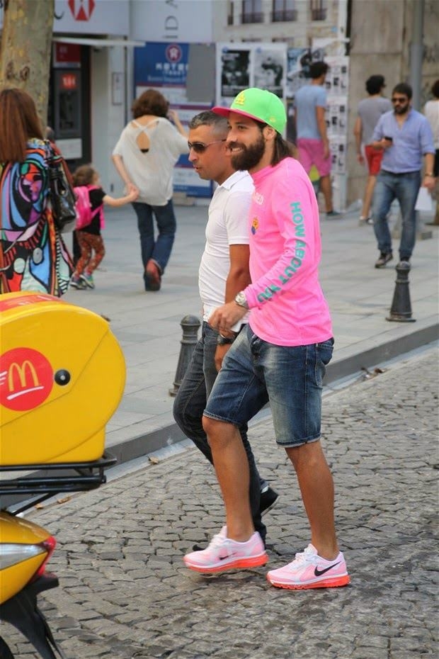 Emre Mor'un kıyafeti sosyal medyayı salladı! 14