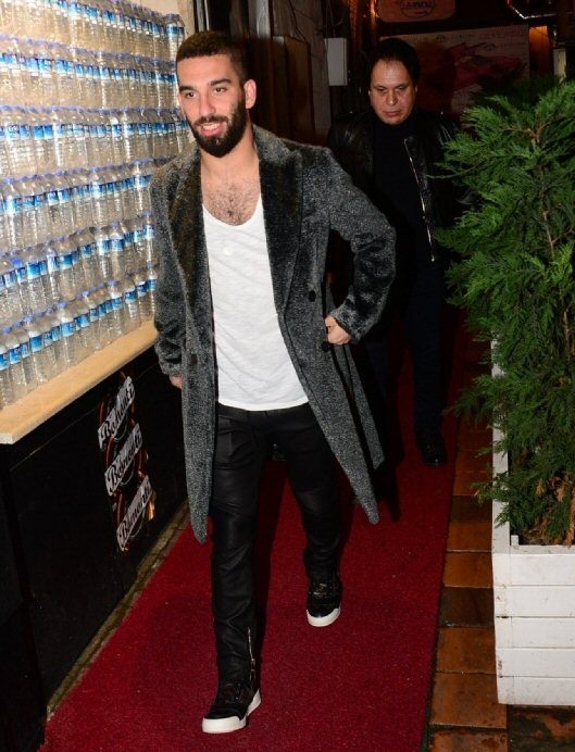 Emre Mor'un kıyafeti sosyal medyayı salladı! 16