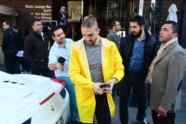 Emre Mor'un kıyafeti sosyal medyayı salladı! 22