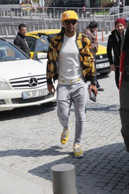 Emre Mor'un kıyafeti sosyal medyayı salladı! 25