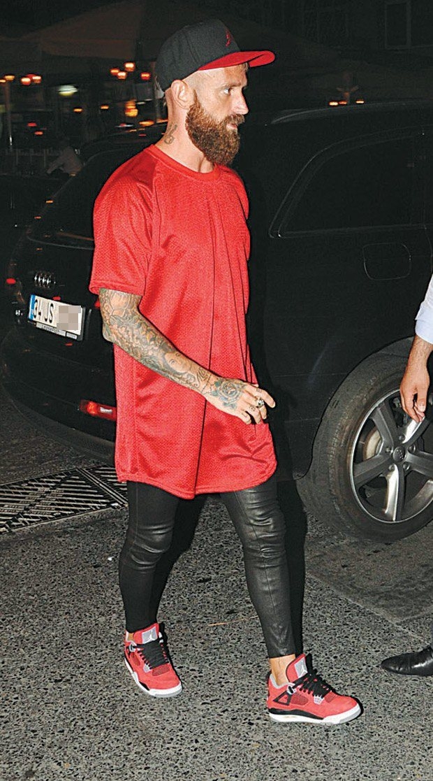 Emre Mor'un kıyafeti sosyal medyayı salladı! 26