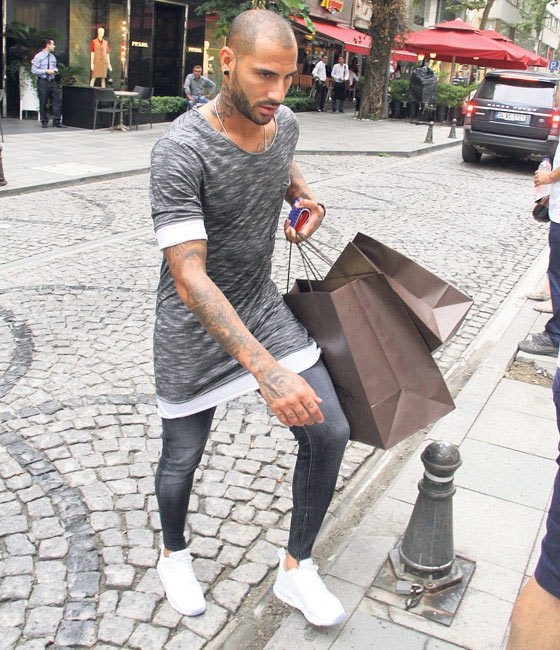 Emre Mor'un kıyafeti sosyal medyayı salladı! 30