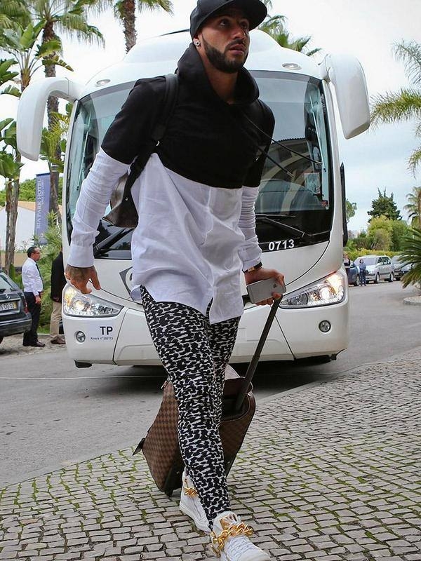 Emre Mor'un kıyafeti sosyal medyayı salladı! 31